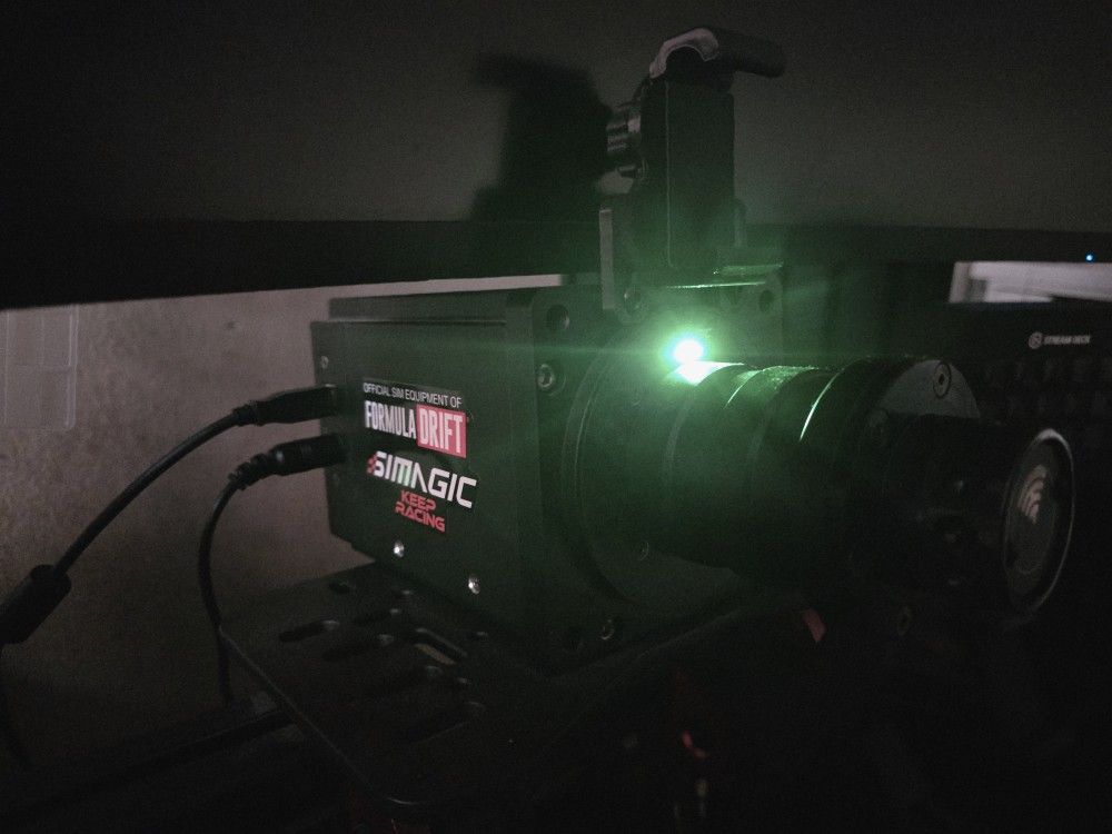 Simagic Alpha Mini w/ Phone Mount