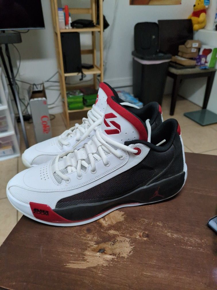 Jordan Men's Luka .77 "Bloodline" Basketball Shoes Size 12