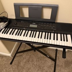 Yamaha Keyboard PSR-273 w/Stand & Headphones