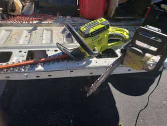 Ryobl Head tremors and chainsaw and 2 batteries and a charger
