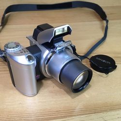 Minolta Dimage Z1 Vintage 3.2MP digital Camera With Memory Card