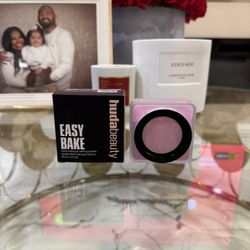 HUDA BEAUTY Easy Bake Blurring Loose Baking & Setting Powder💜