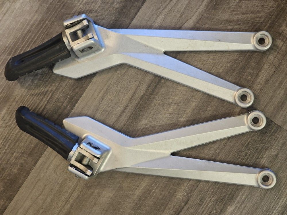 KTM 690 - Stock Passenger Pegs