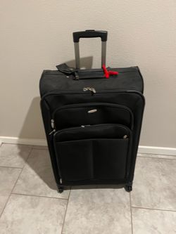 Large Black 4-Wheel Amtrak lightweight Softside spinner suitcase
