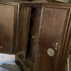 Hamilton Ohio Safe Herring Hall Marvin Safe Co (vintage)$1000 OBO