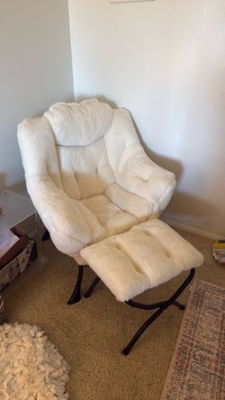 Fluffy chair with foldable footrest