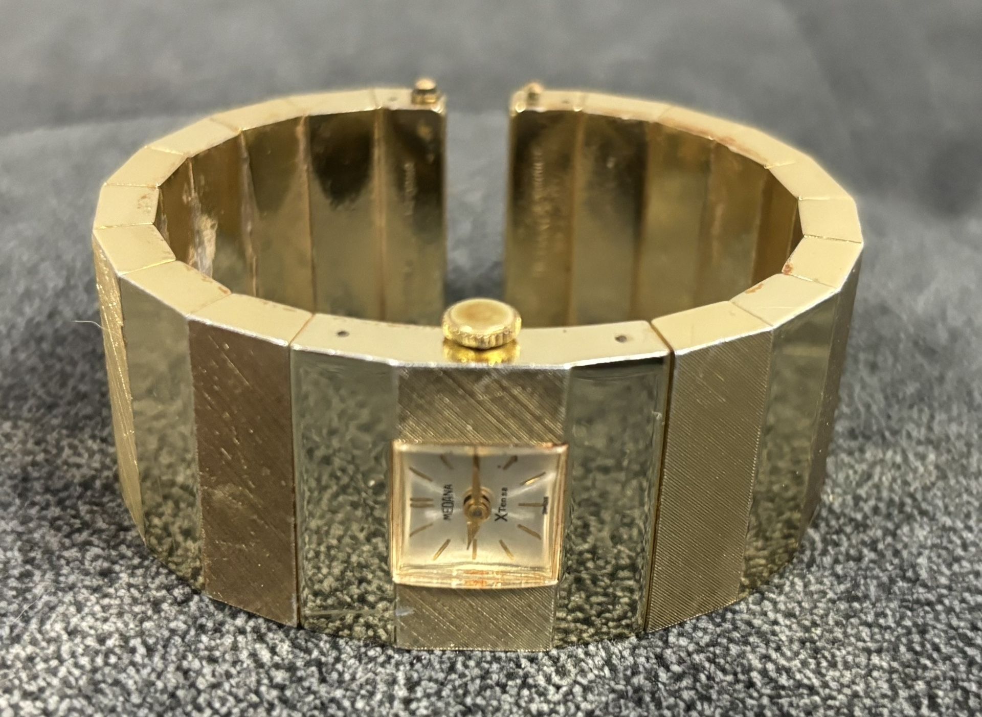 Swiss Women’s Bracelet Watch 🕰️