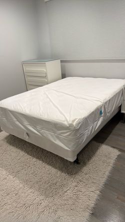 Full size bed