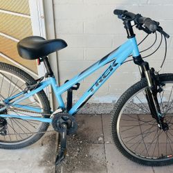 Trek 820 7 Speed Bike With New Bontrager Tires & New Cushioned Seat