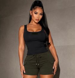 Olive cargo shorts (small)
