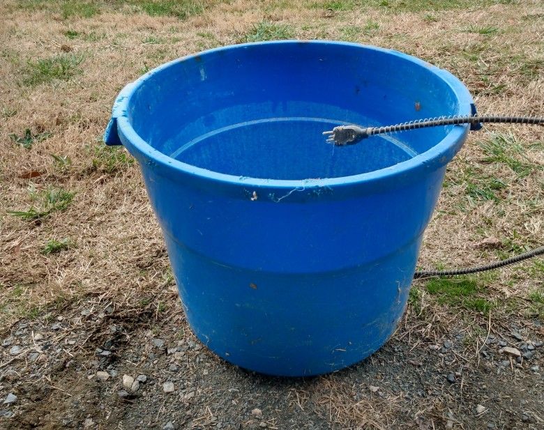5 Gallon & 16 Gallon Heated Buckets 