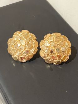 Gold earrings