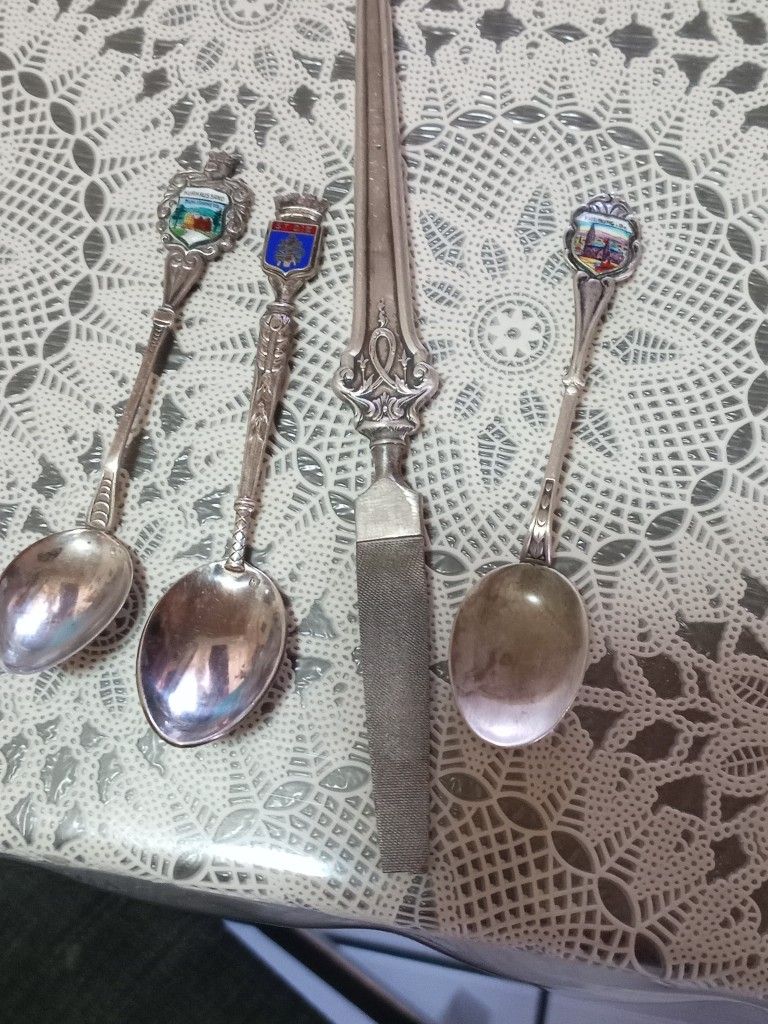 So. 3 Cucharas 1 Lijador De Uñas  Todo Es Sterling Silver 925  Son 56 Gramos