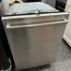 Bosch 500 Series Stainless Steel 24” Wide Dishwasher - 3rd Rack Used 