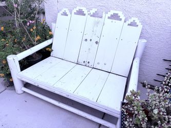 ❤️Distressed white wooden log-style or rustic slat porch bench with notched backrest❤️