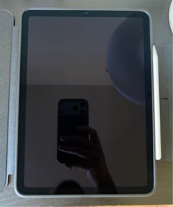 10.9 inch iPad Air 5th Gen 64GB Space Grey with Apple Pencil (Read Description)