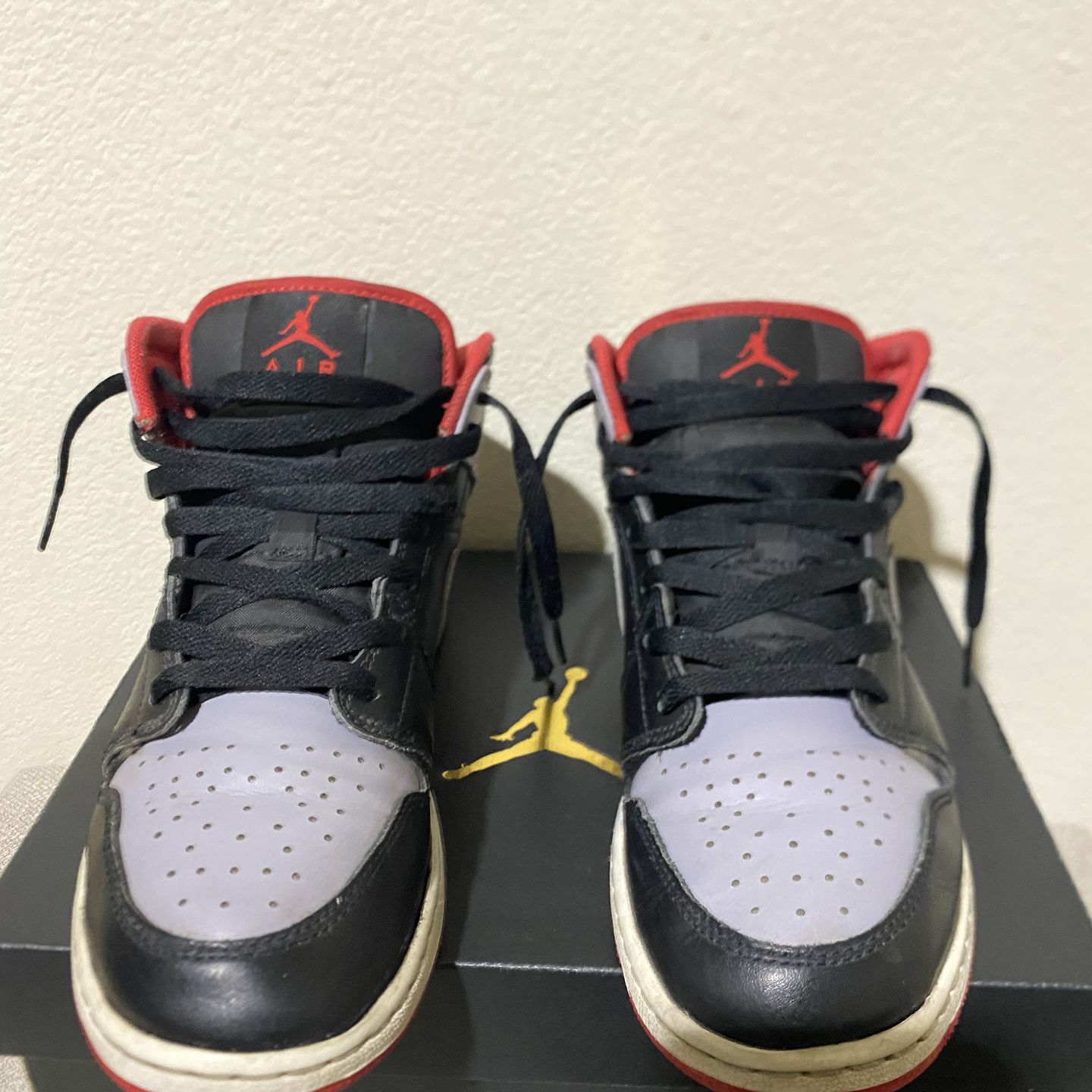 Jordan 1 mid black /cement