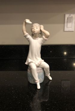 Lladro Little Girl Taking Care of Hair