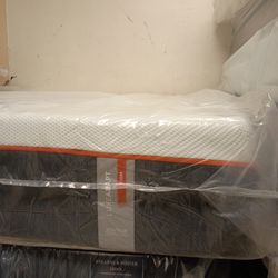🤑🤑🤑 $1,499 California king tempur-pedic luxeadapt firm mattress available $1,499 🤑🤑🤑