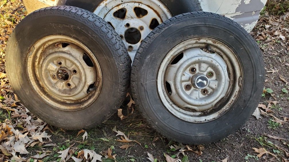 1978!! Honda Civic Wheels (2) And Front Windshield
