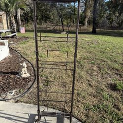 Display shelf (commercial)