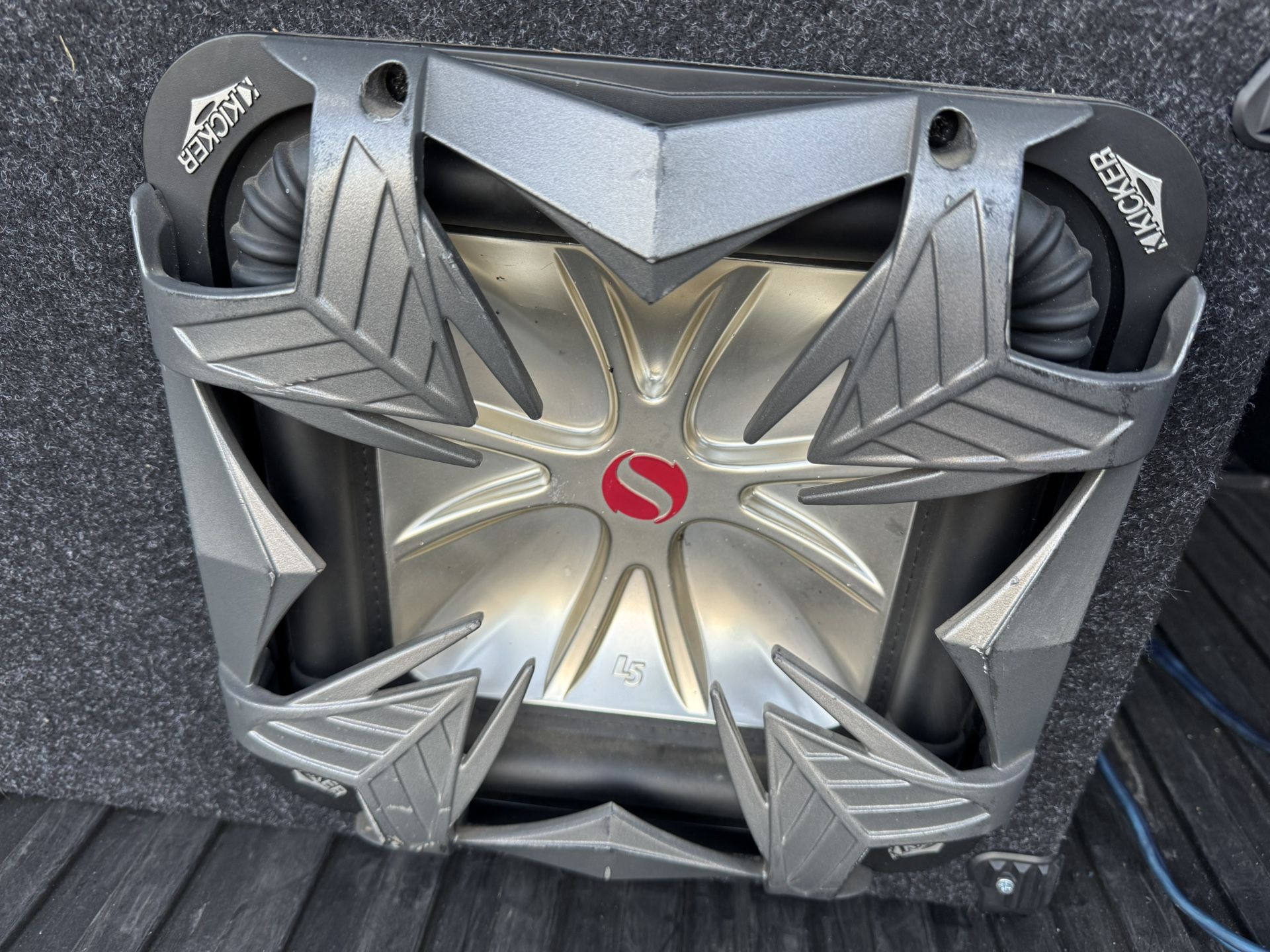 Kicker L5 10” W/ ATrend SPL box