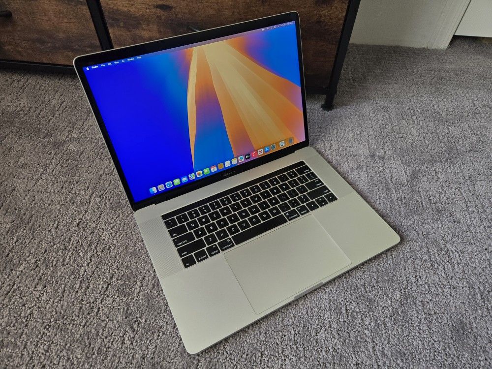 MacBook Pro 15" TouchBar 4GB GPU