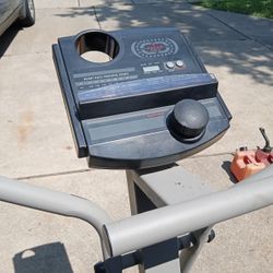 Weslo Momentum 700 Exercise Machine/ With Digital Display 