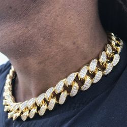 Iced out Cuban link chain 18in