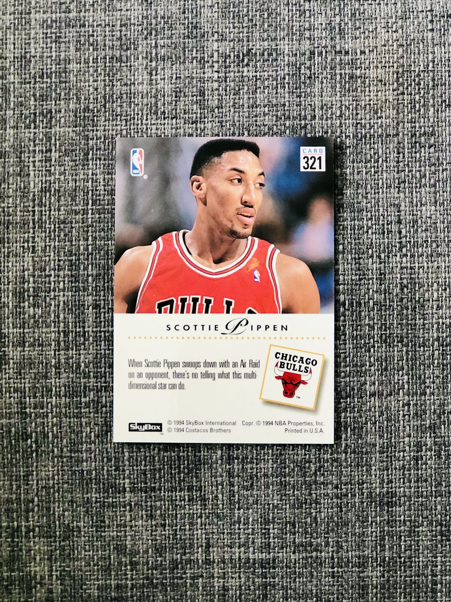 Scottie Pippen Air Raid Skybox 1994 Card #321
