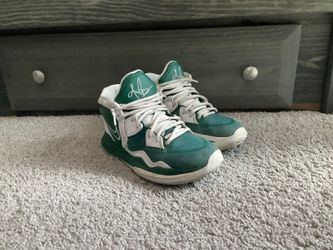 Kyrie Infinity TB Size 7 Mens shoes