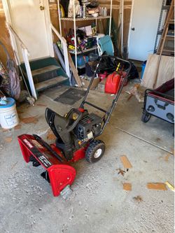Craftsman 22 inch Clearing Width  Snow Thrower