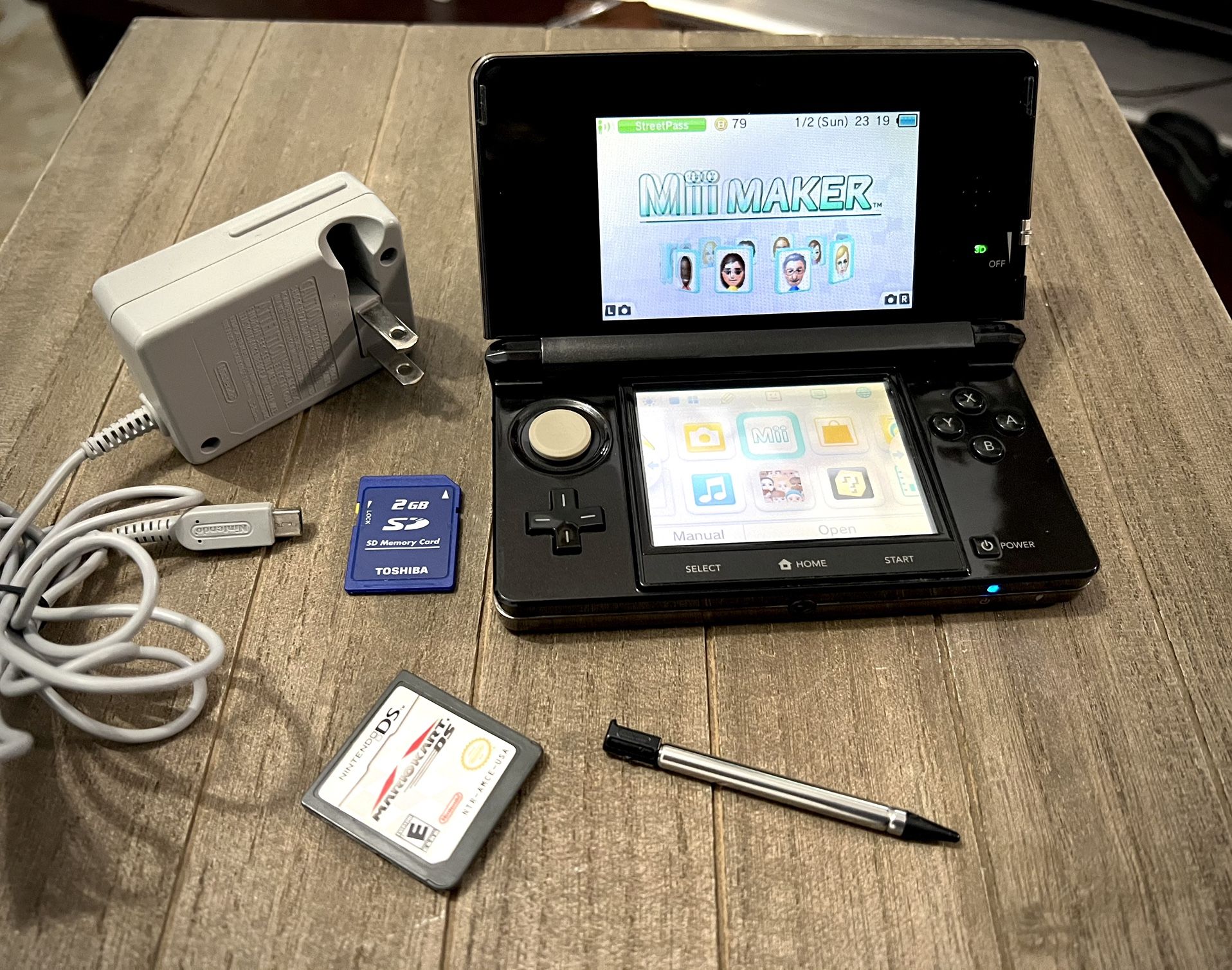 Nintendo 3DS Like New Super Clean Works Perfect. All Original Nintendo