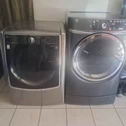Washer And Electric Dryer Set $550
