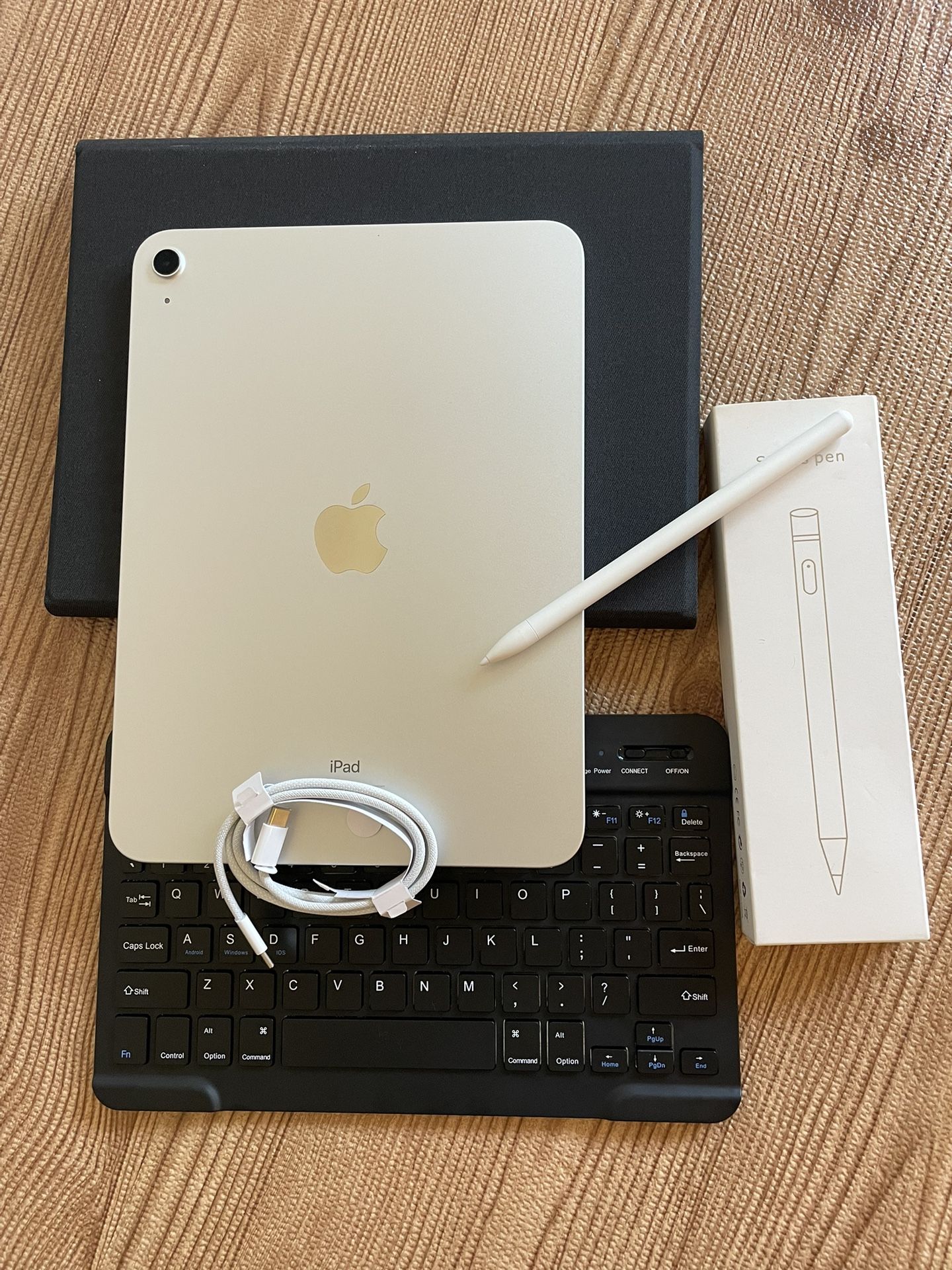 Apple iPad 10th Generation 256GB With Keyboard case and Pencil