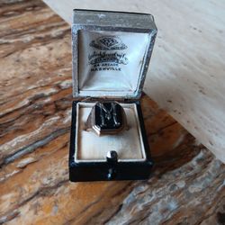 10k Mens Gold Ring.