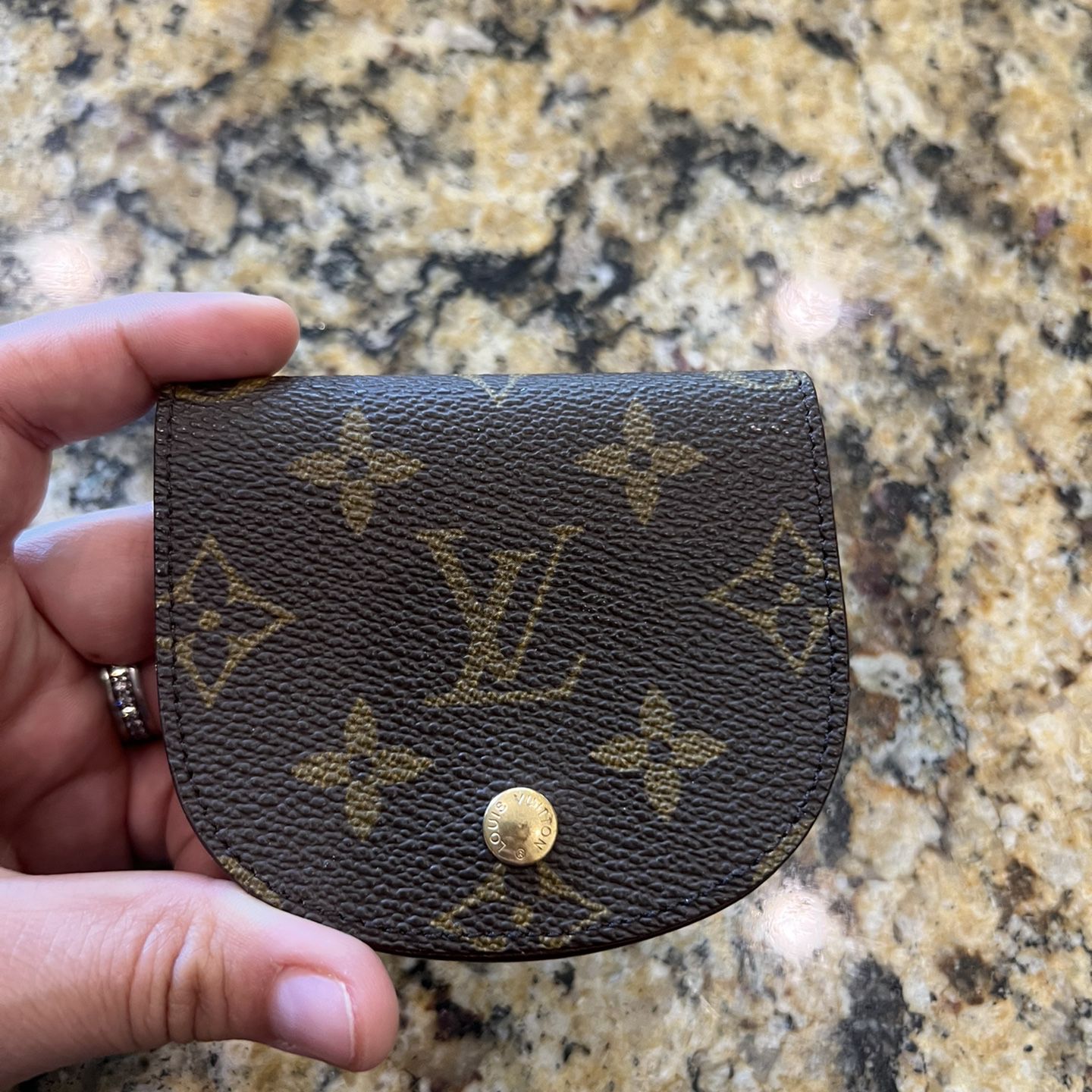 Authentic Vintage Louis Vuitton Coin Purse for Sale in Tulare, CA - OfferUp