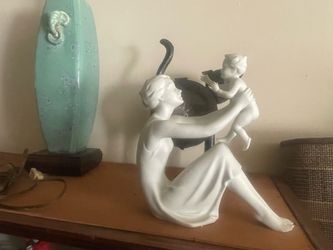 Porcelain mom and child