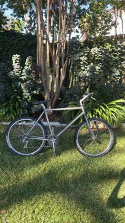 Specialized rock hopper mountain bike - ready to ride￼