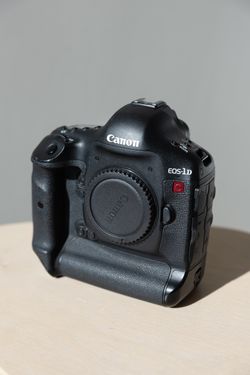Canon EOS-1D C Cinema DSLR Camera Body