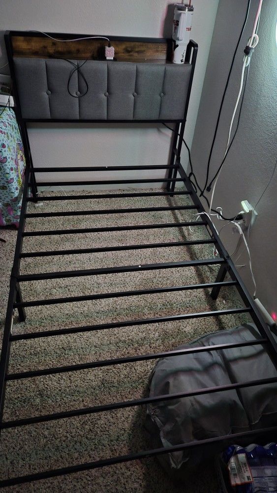 Twin Size Platform Bed 