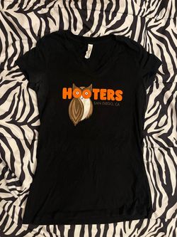 Hooters San Diego CA Black V-Neck T-Shirt