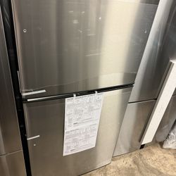 🚨 New GE - 21.2 Cu. Ft. Top-Freezer Refrigerator GIE21GSHSS