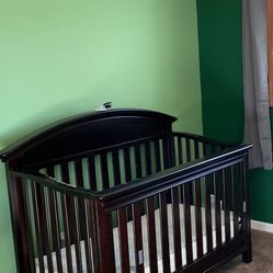 Adjustable Baby/toddler Crib