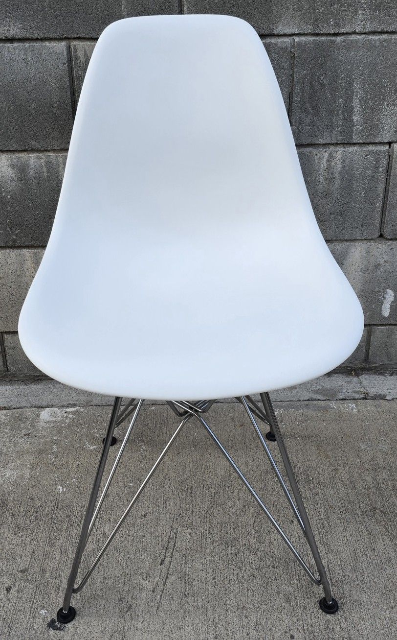 Herman Miller Eames Molded Plastic Chair - White
