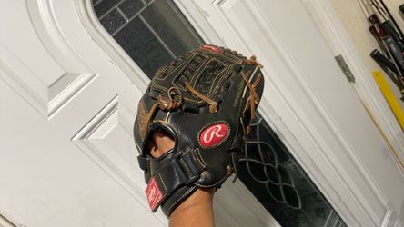 12 .1/2 inches-Rawlings the gold glove.