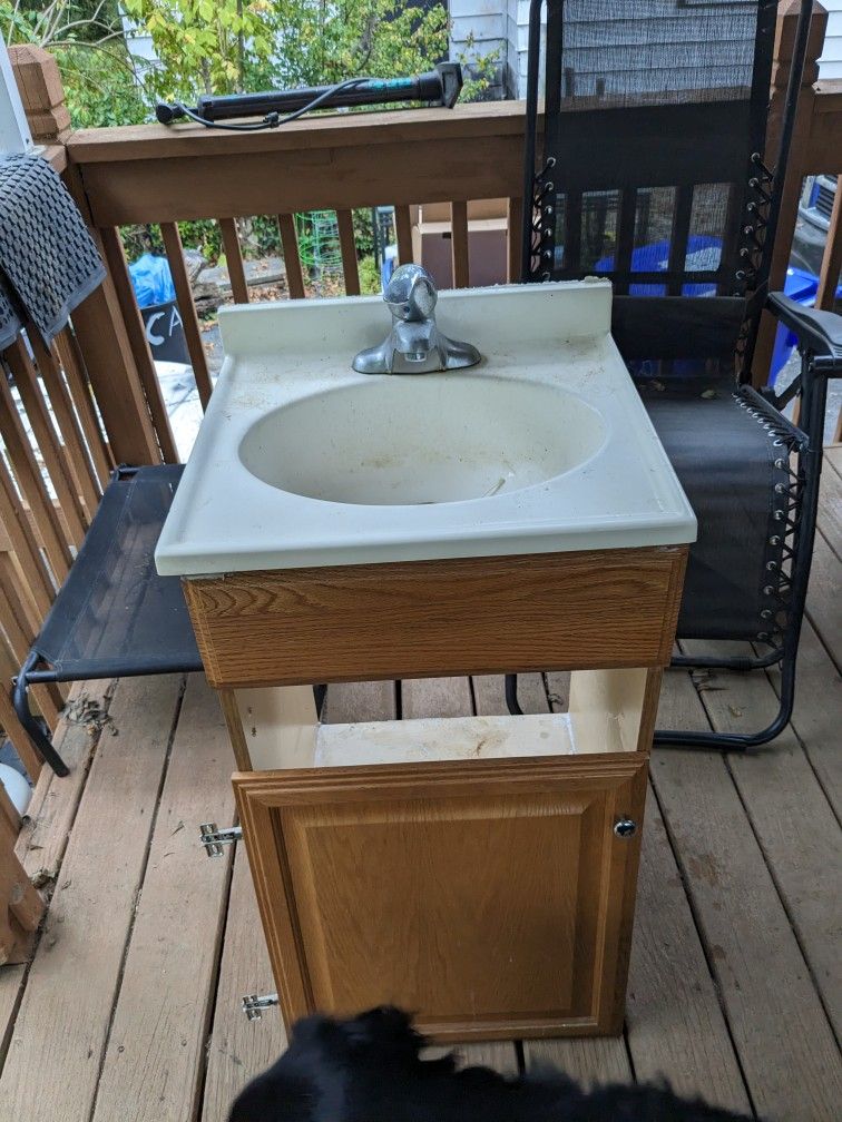 18" Bathroom Sink With Faucet