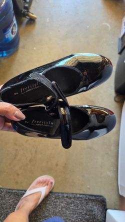 Kids Size 2 tap dance shoes