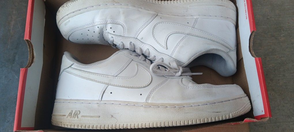 Used NIKE Shoes