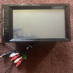 12 Inch Speakers And Radio Pioneer Touch Screen /Kicker Amps High And Bass 2500 Watts 